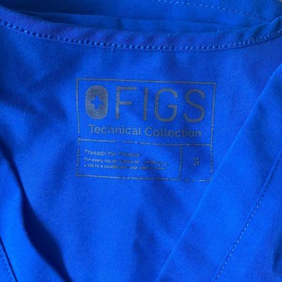 FIGS Catarina one pocket scrub top - Picture 2 of 4